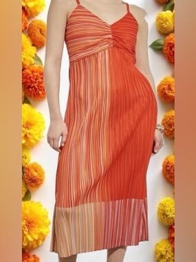 Ming Wang Orange  Maxi Dress -Vibrant Pleated Design: Size Large